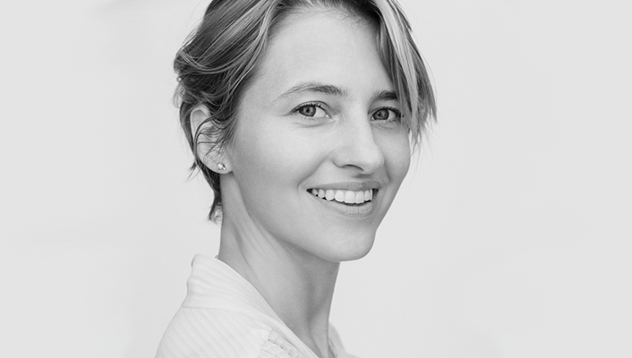 Sara Ziff Black and white close-up photo of Sara Ziff